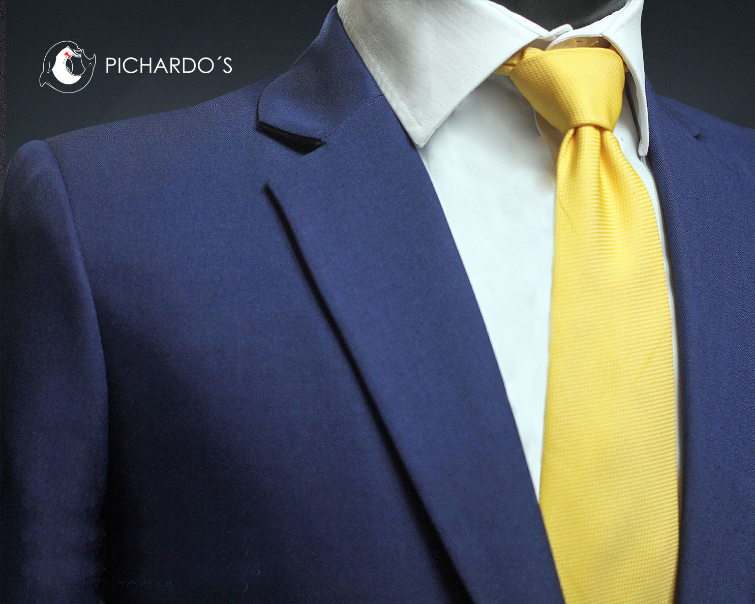 Traje azul oscuro